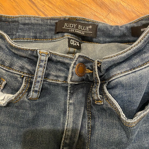 Judy Blue Skinny Jeans - Picture 2 of 3